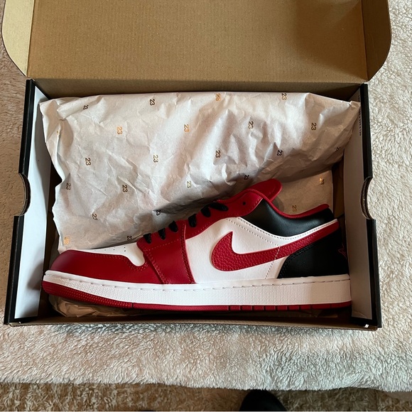 NWOT Nike Men’s Air Jordan 1 Bulls 553558-163 Athletic Sneakers Size 12. - Picture 3 of 6